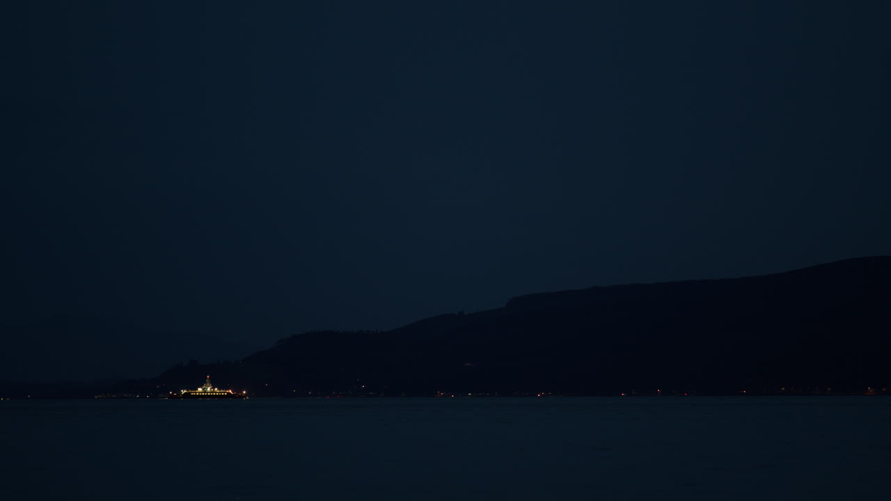 밤에 페리 항해