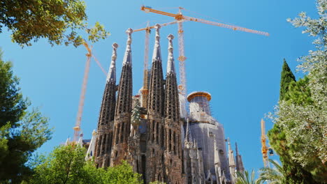 steadicam 在夏天拍摄了著名的 sagrada familia 寺<unk>