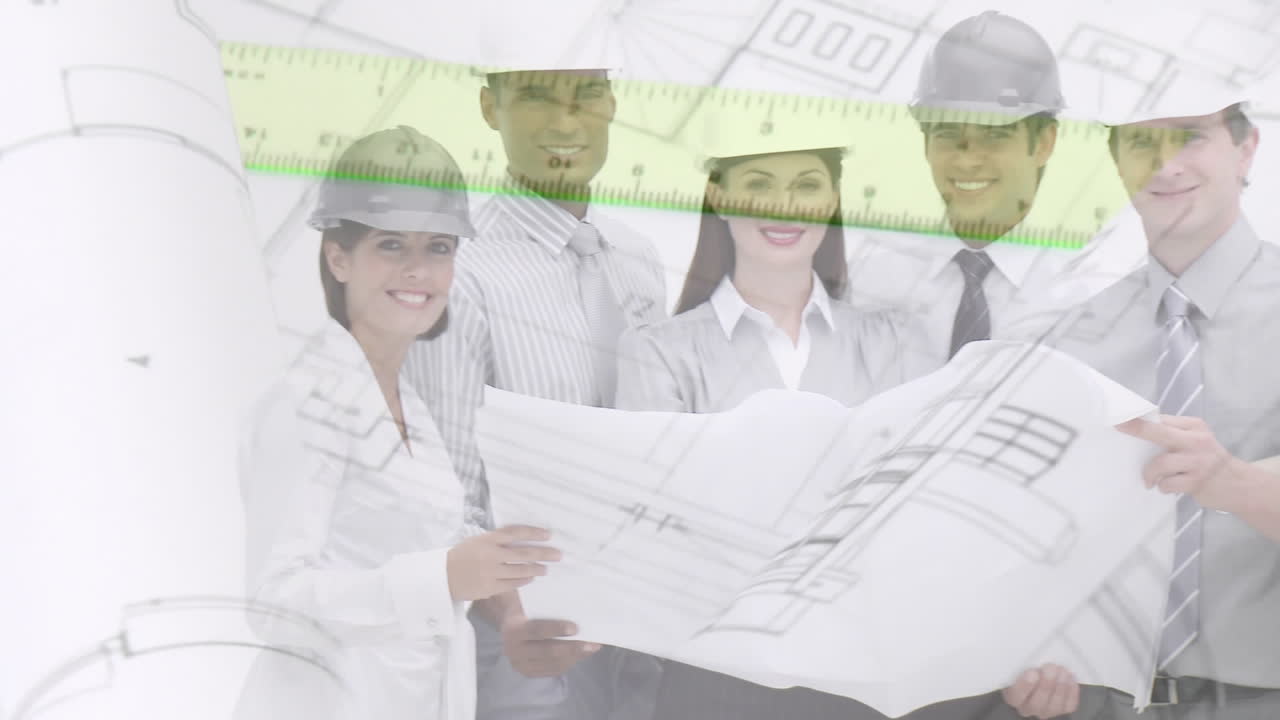 건축가와 엔지니어들이 건물 계획을 가지고 있습니다.