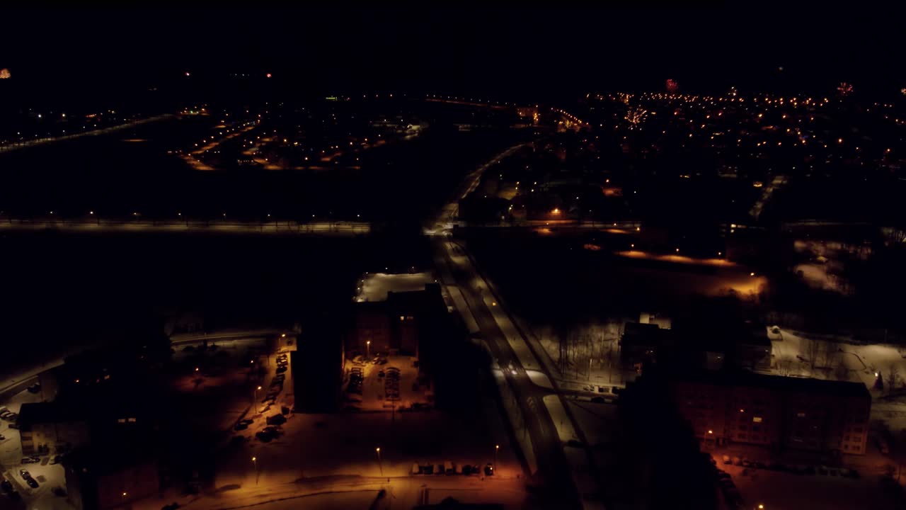 새해 를 환영 하기 위해 도시 에서 불꽃놀이