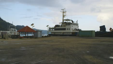 Claymore-II-ship-on-the-road-to-Pitcairn-wait-to-leave-the-Gambier-Island