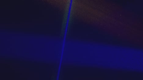 rayos de luz en la oscuridad