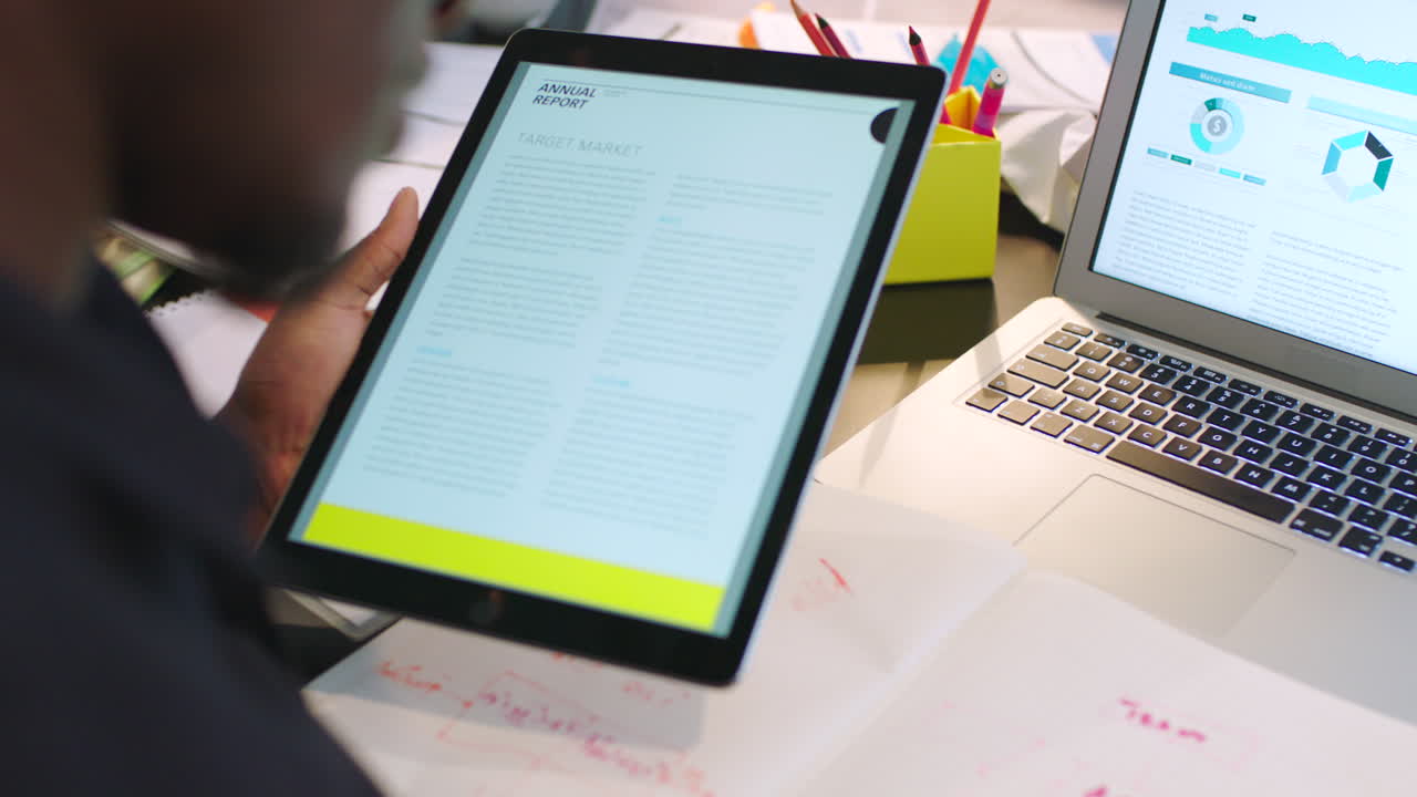 manos de negocios, planificación de marketing digital