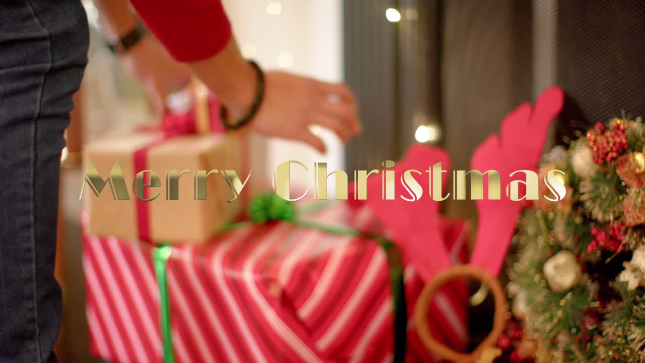 크리스마스 선물을 준비하는 백인 남자의 행복한 휴일 문자 애니메이션