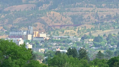 Kamloops-En-Una-Neblina-De-Humo:-Vistas-De-La-Ciudad-Durante-El-Incendio-Forestal-Del-Lago-Ross-Moore