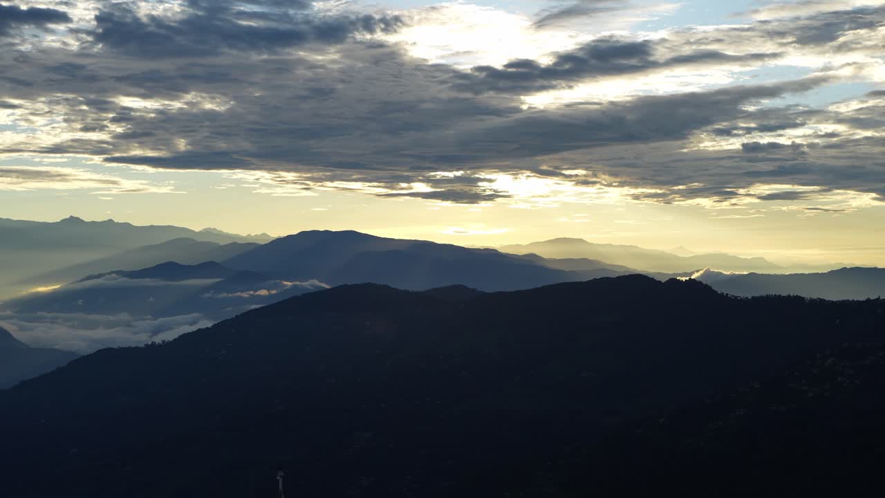 The sunlight on every bend of the mountain created a horizon line