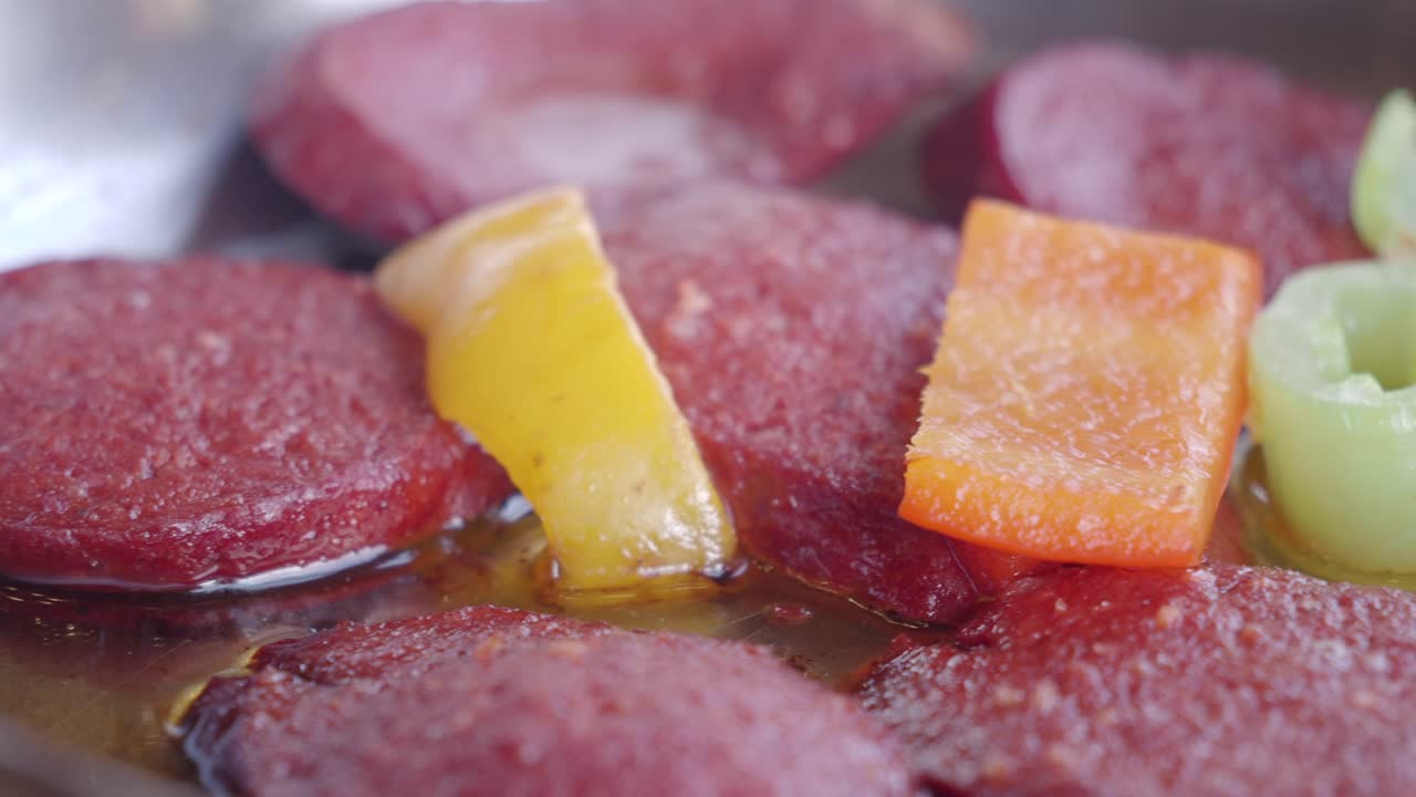 고추와 함께 긴 소시지