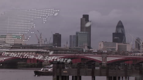 런던 도시 풍경 위의 세계 지도와 데이터 처리 애니메이션