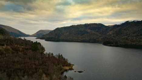 indulge your senses in the stunning beauty of the cumbrian scenery, captured in a video featuring thirlmere lake and its majestic mountain backdrop