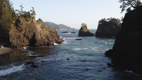 4K-Drone-footage-of-Secret-Beach-in-Samuel-Boardman-Brookings-Oregon