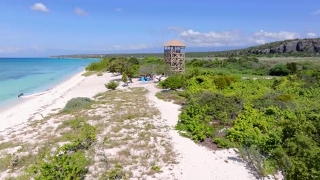 Bucht-Las-Aguilas-Am-Strand-In-Pedernales,-Dominikanische-Republik