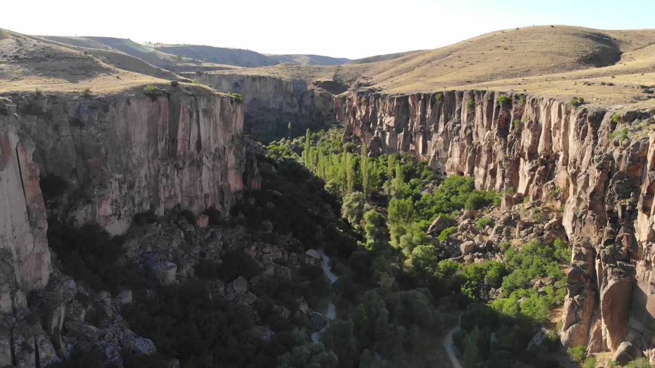 Luftaufnahme der Ihlara-Tal-Schlucht in Kappadokien