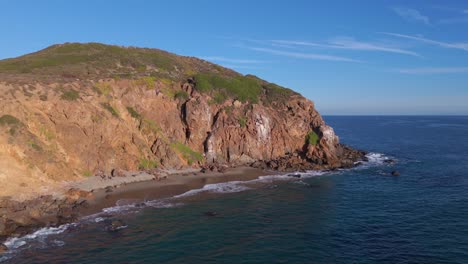 Stationary-shot-of-an-ocean-cliffside-in-Malibu,-California