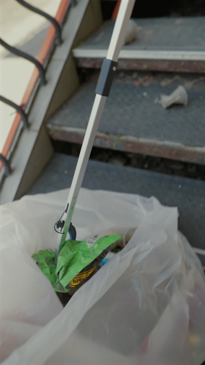 계단 청소 및 쓰레기 수집