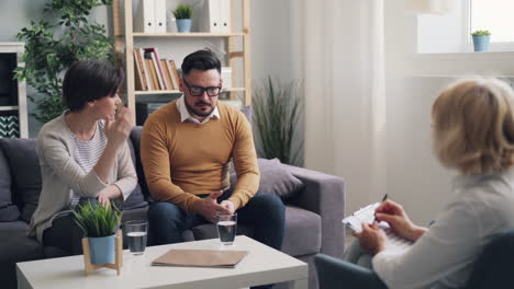 sesión de terapia de pareja