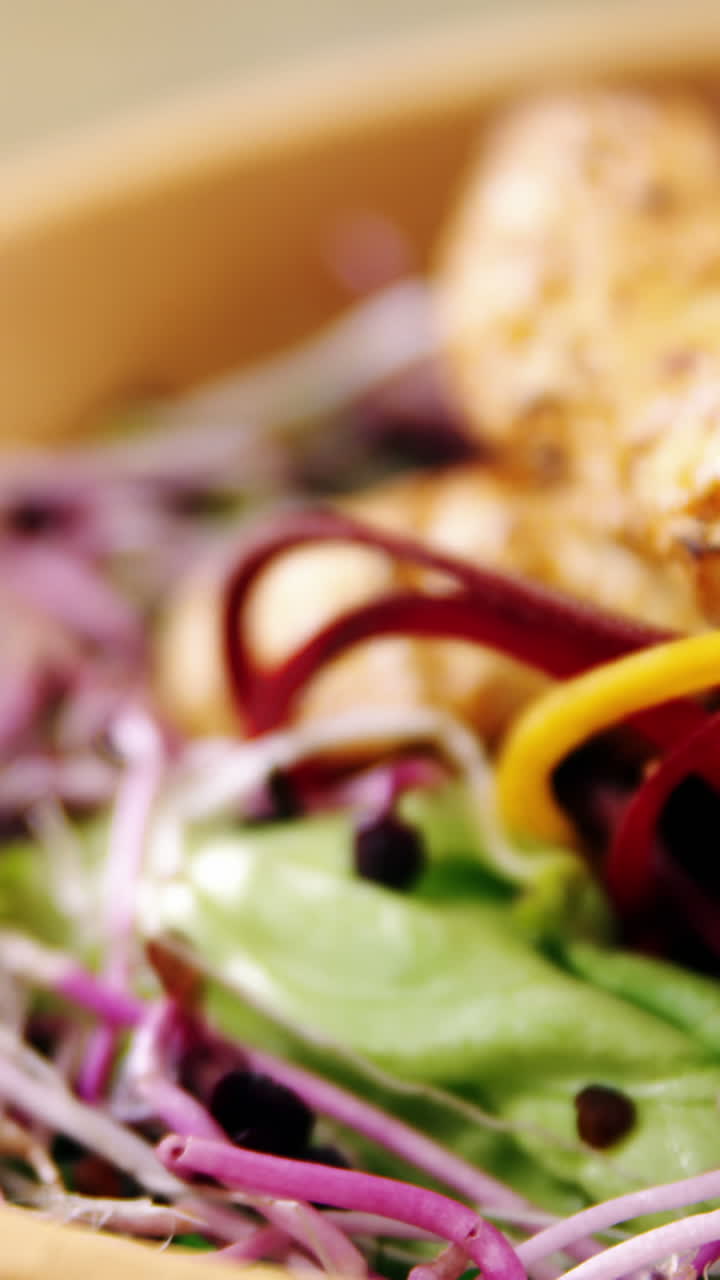 ensalada en un tazón