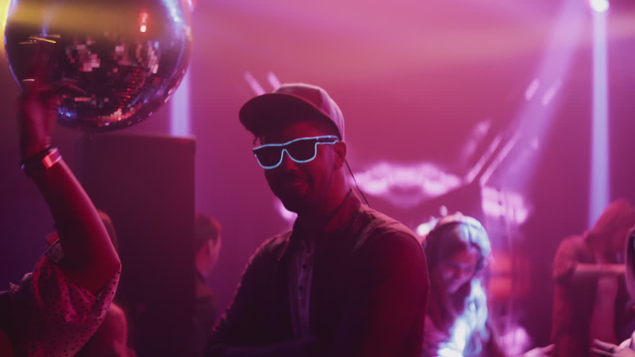 fiesta en un club nocturno