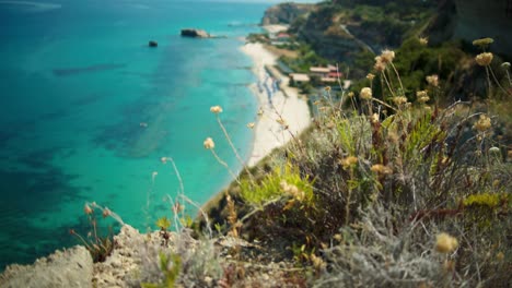 Bunter-Strand---Meerblick-Vom-Hohen-Felsen---Klippe