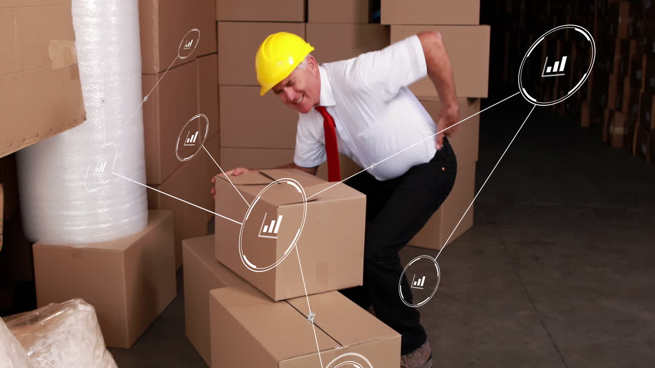 animación de una red de conexiones con iconos sobre un trabajador caucásico en un almacén