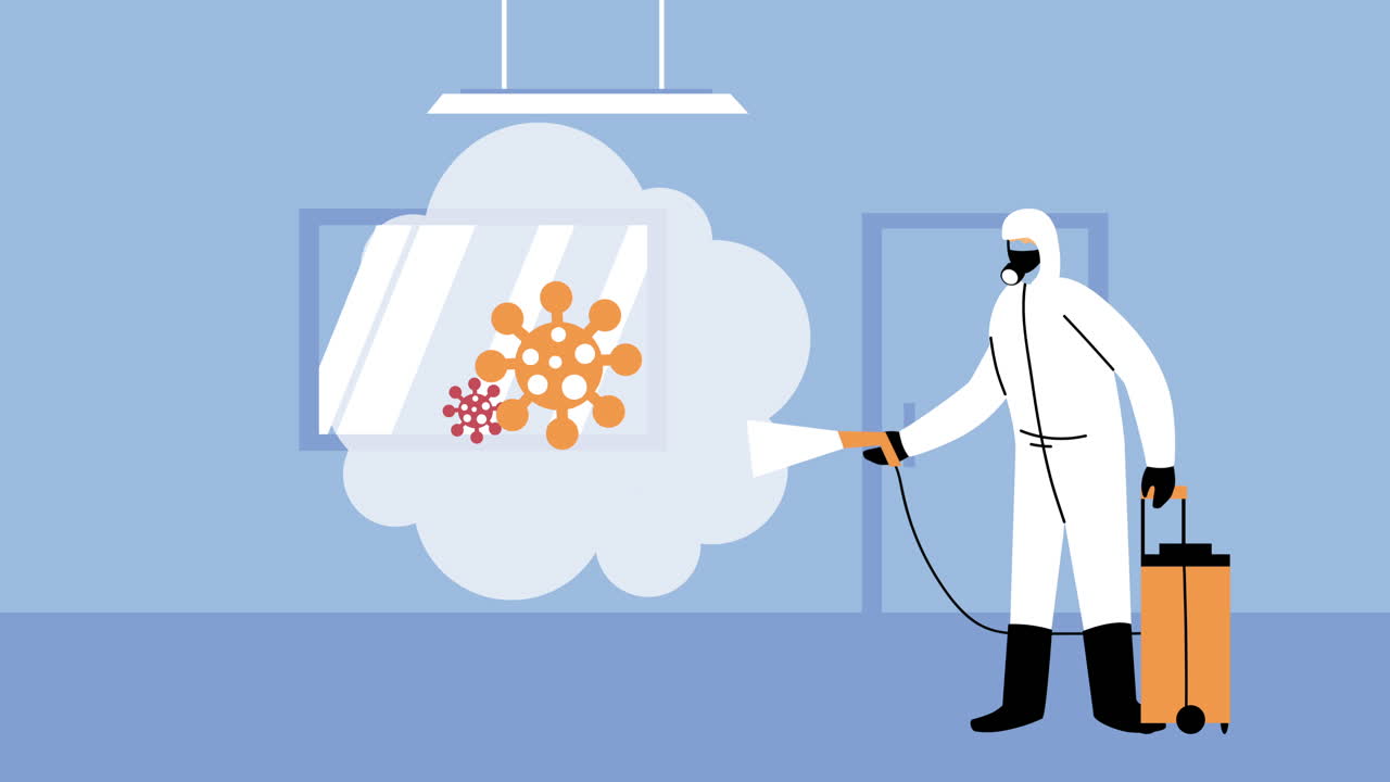 trabajador con traje de bioseguridad y rociador de desinfectante para covid-19