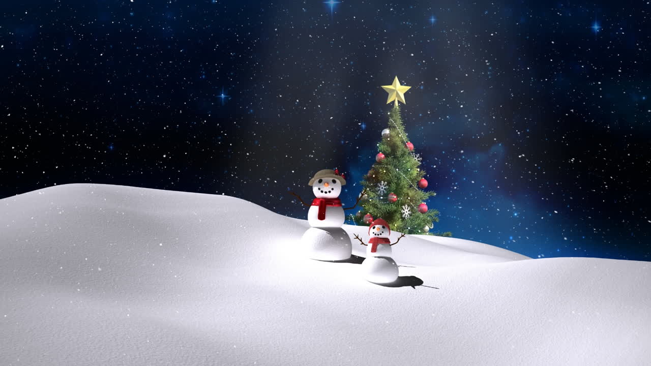 nieve cayendo sobre el árbol de navidad, la mujer de nieve y el bebé hombre de nieve en el paisaje de invierno contra el cielo nocturno