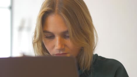 Portrait-Shot-of-a-Creative-Woman-Sitting-at-Her-Desk