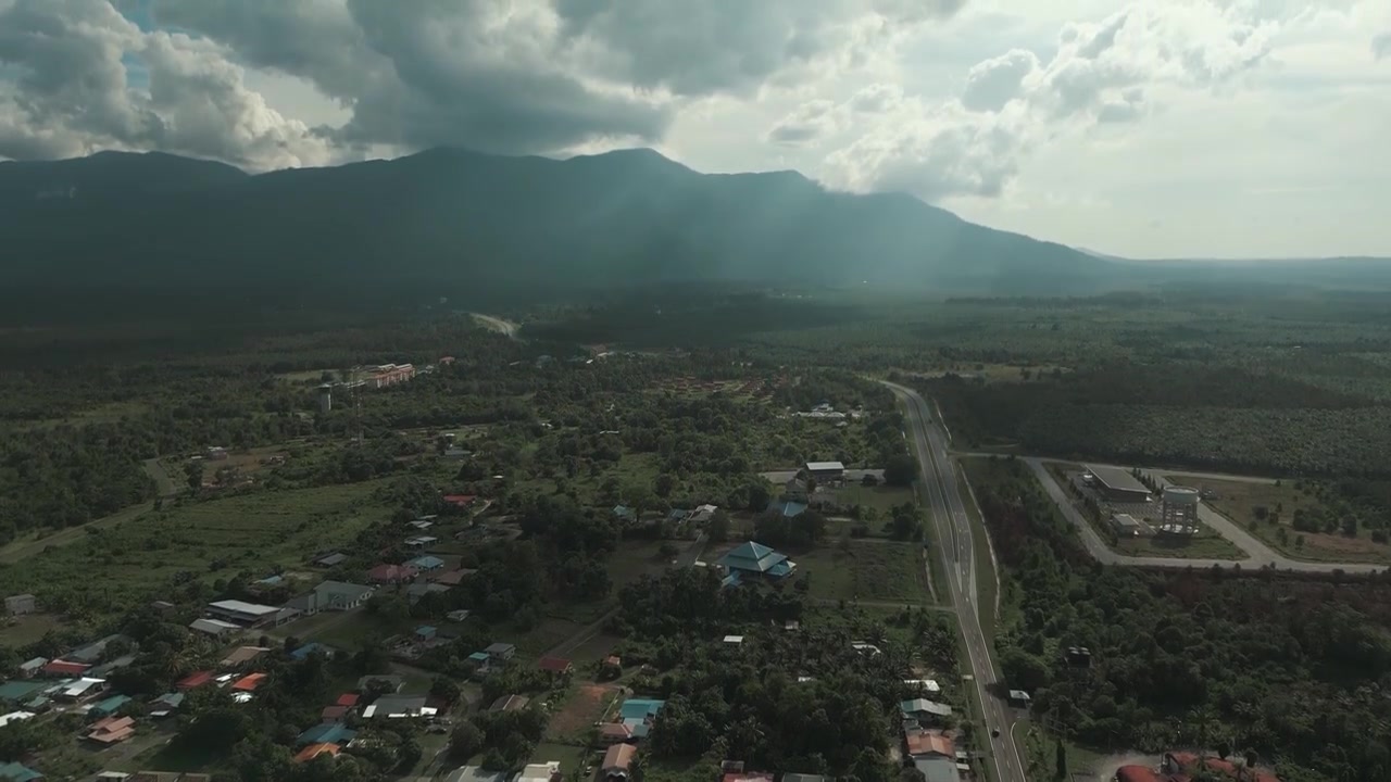 Sematan adalah kota pantai yang damai dan indah, terletak di ujung barat daya Sarawak, Malaysia, sekitar 100 kilometer dari Kuching, Sangat Cocok untuk Klip Video