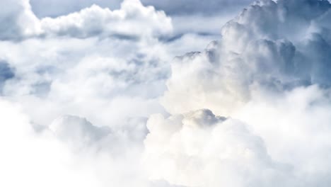 nube cumulonimbus en el cielo despejado