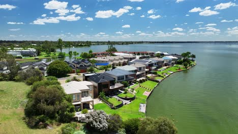 오스트레일리아 nsw 주 mulwala 시의 mulwala 호수 연안에 있는 현대적인 주택