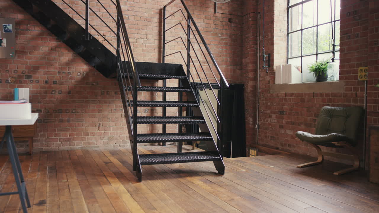 oficina vacía moderno loft apartamento almacén conversión steadicam caminar a través