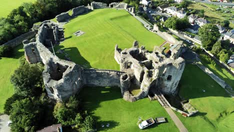 Hito-Británico-Histórico-Castillo-Denbigh-Medieval-Colina-Antigua-Monumento-Ruina-Atracción-Turística-Vista-Aérea-De-Arriba-Hacia-Abajo