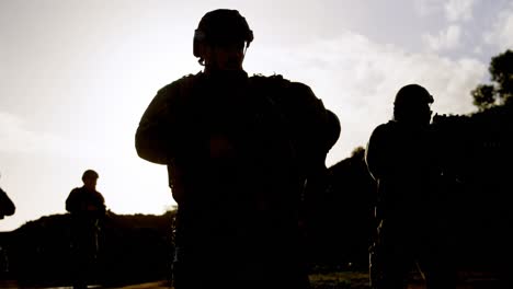 Militärsoldaten-Trainieren-Während-Der-Militärischen-Ausbildung-4k