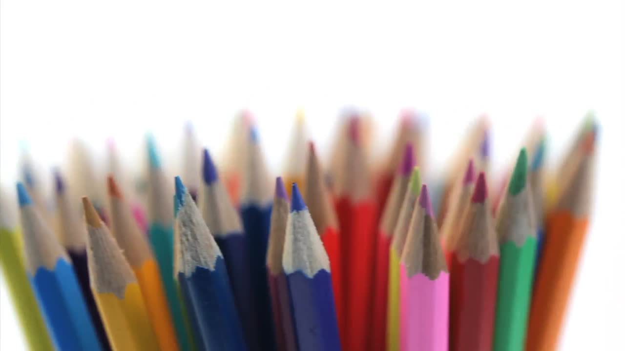 varios lápices de color