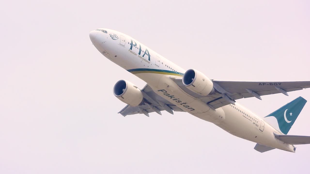 Pakistan International Airlines Boeing 777 Taking Off