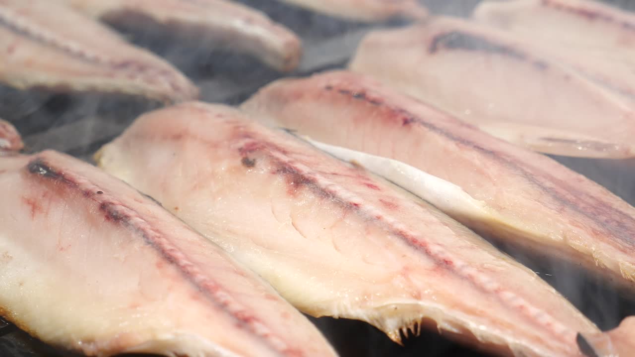 그릴 된 생선 필레