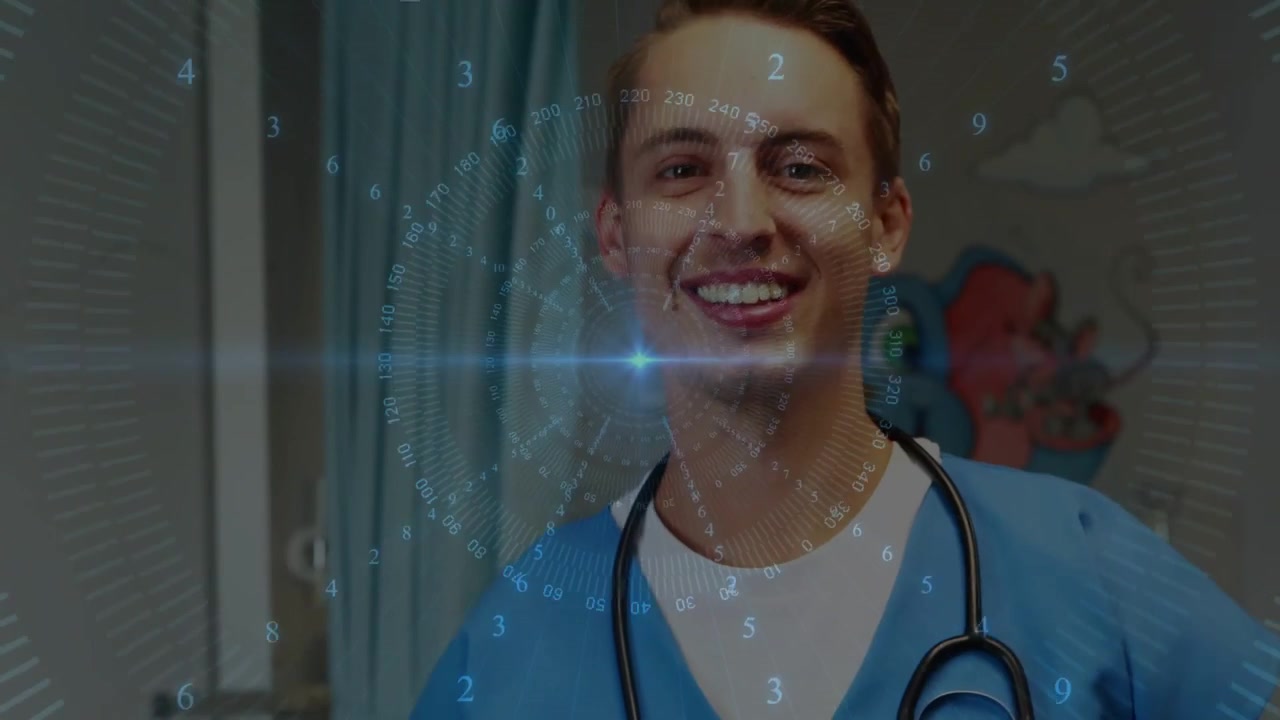 Professionista sanitario che tocca il tablet allo specchio, attivando l'HUD che si allinea con il tablet e sorride confermando l'attività.