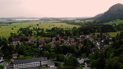 Morning-at-village-near-Neuschwanstein-Castle-near-Fussen-in-southwest-Bavaria,-Germany