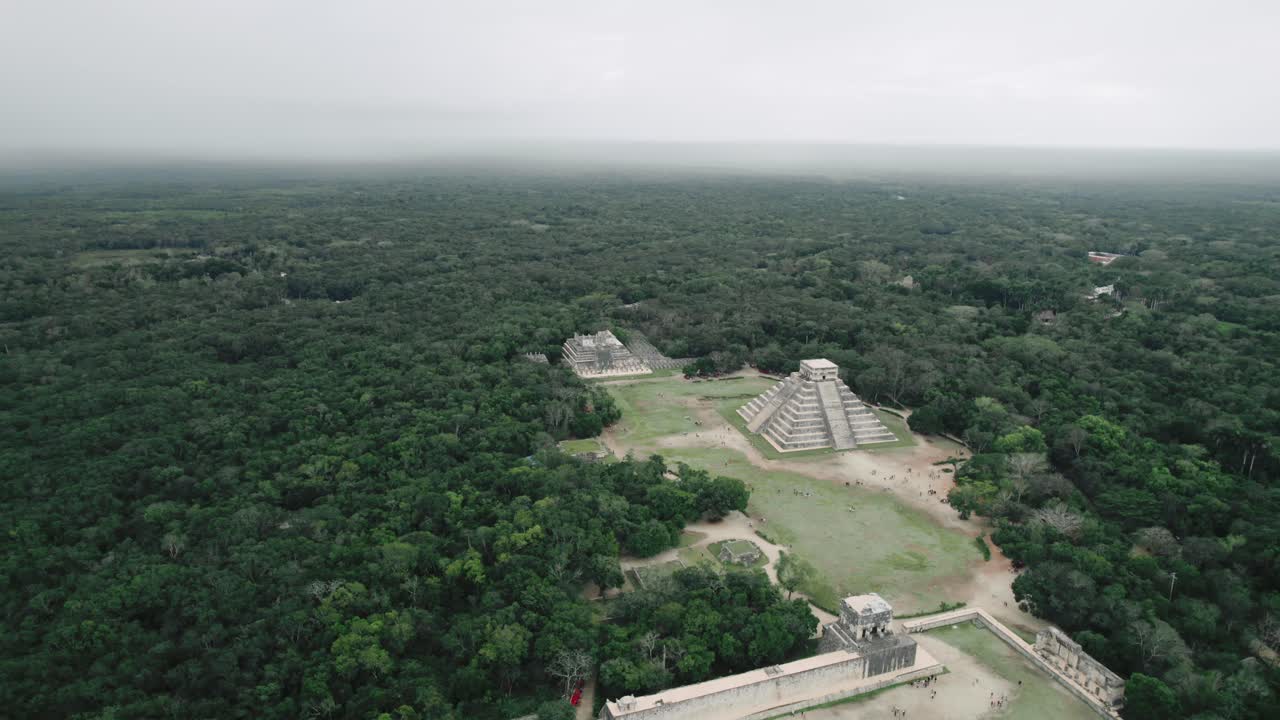 abajo op ruinas mayas chichen itza pueblos de la selva aérea