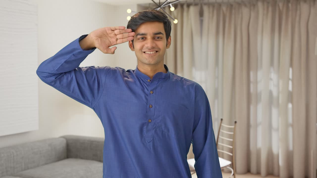 hombre indio orgulloso haciendo un saludo