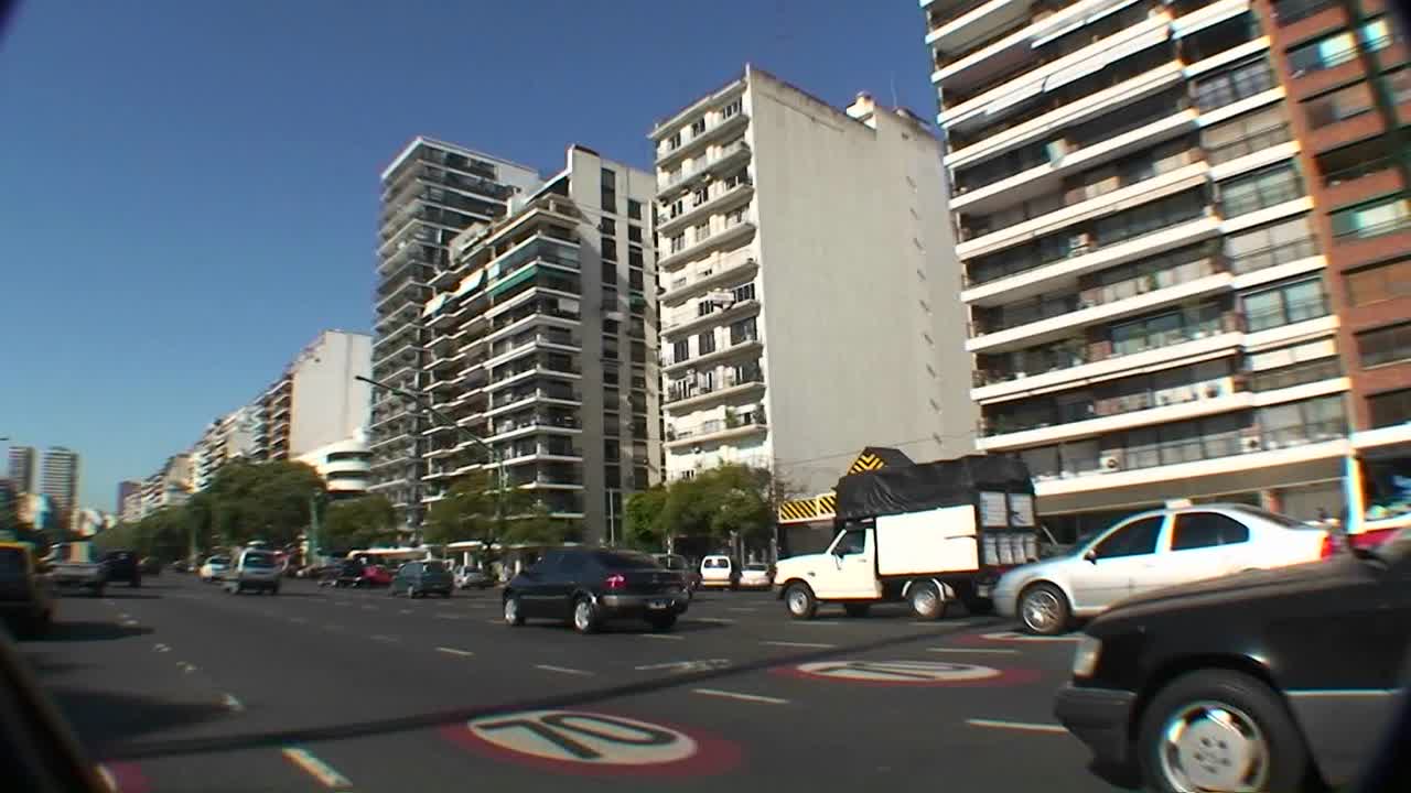 buenos aires argentina trafico desde vehiculo con pov desde taxi