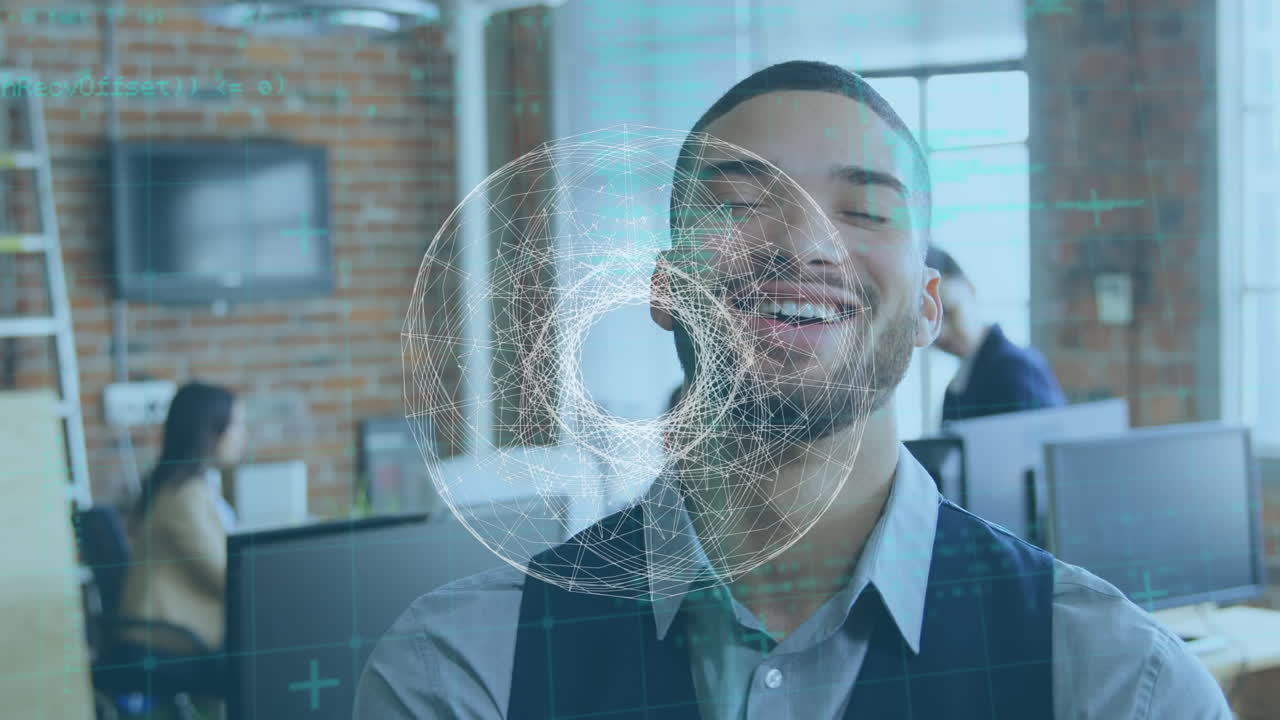 Animazione di una rete in rotazione e di elaborazione dati su un uomo birazziale sorridente in ufficio