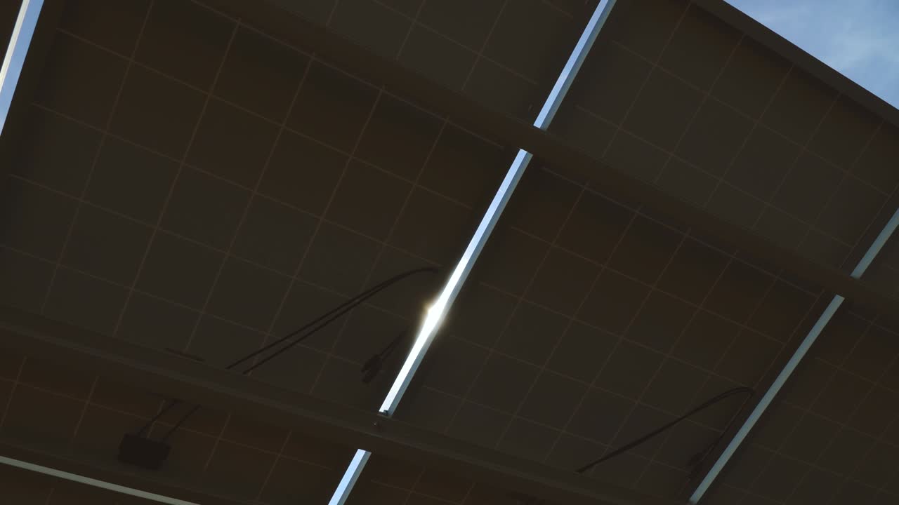 el reverso de la batería solar