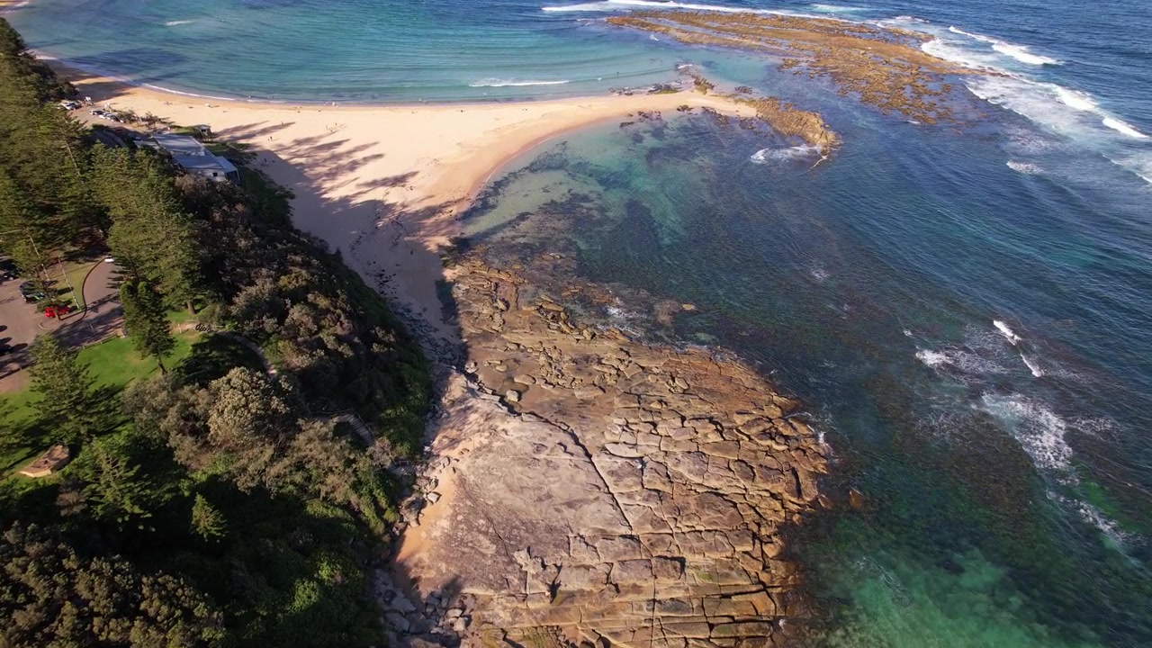 Little Bay, spiaggia di Toowoon Bay nel Nuovo Galles del Sud, Australia - Ripresa aerea con drone