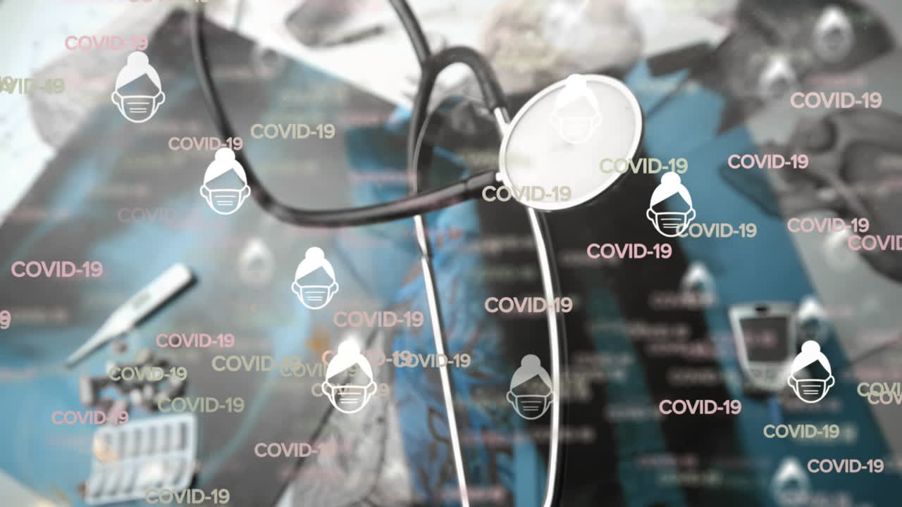 의료 장비에 떨어지는 스테토스코프 위에 떠다니는 코로나19 세포 단어와 아이콘의 애니메이션