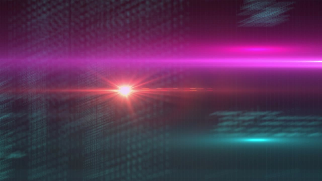 Animazione di elaborazione dati e schermo su sfondo nero.