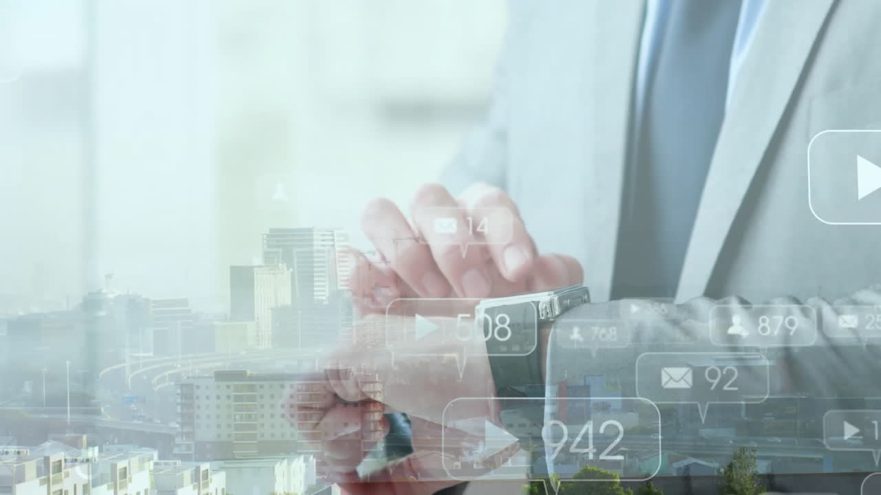 도시 풍경의 애니메이션, 스마트 워치에서 스크롤하는 백인 사업가에 대한 알림 바