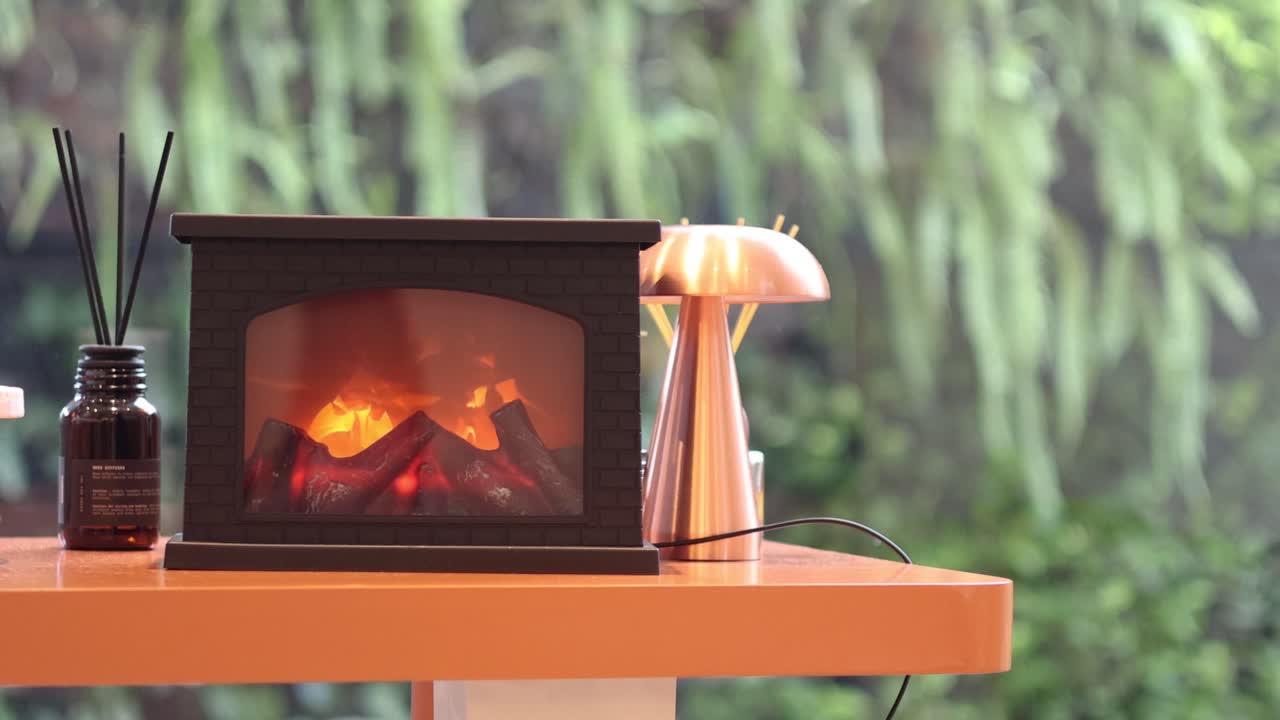 불꽃의 강도를 변경하는 전기 벽난로