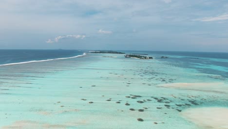 laguna azul playa de arena blanca paisaje de maldivas atolón agua turquesa del océano índico
