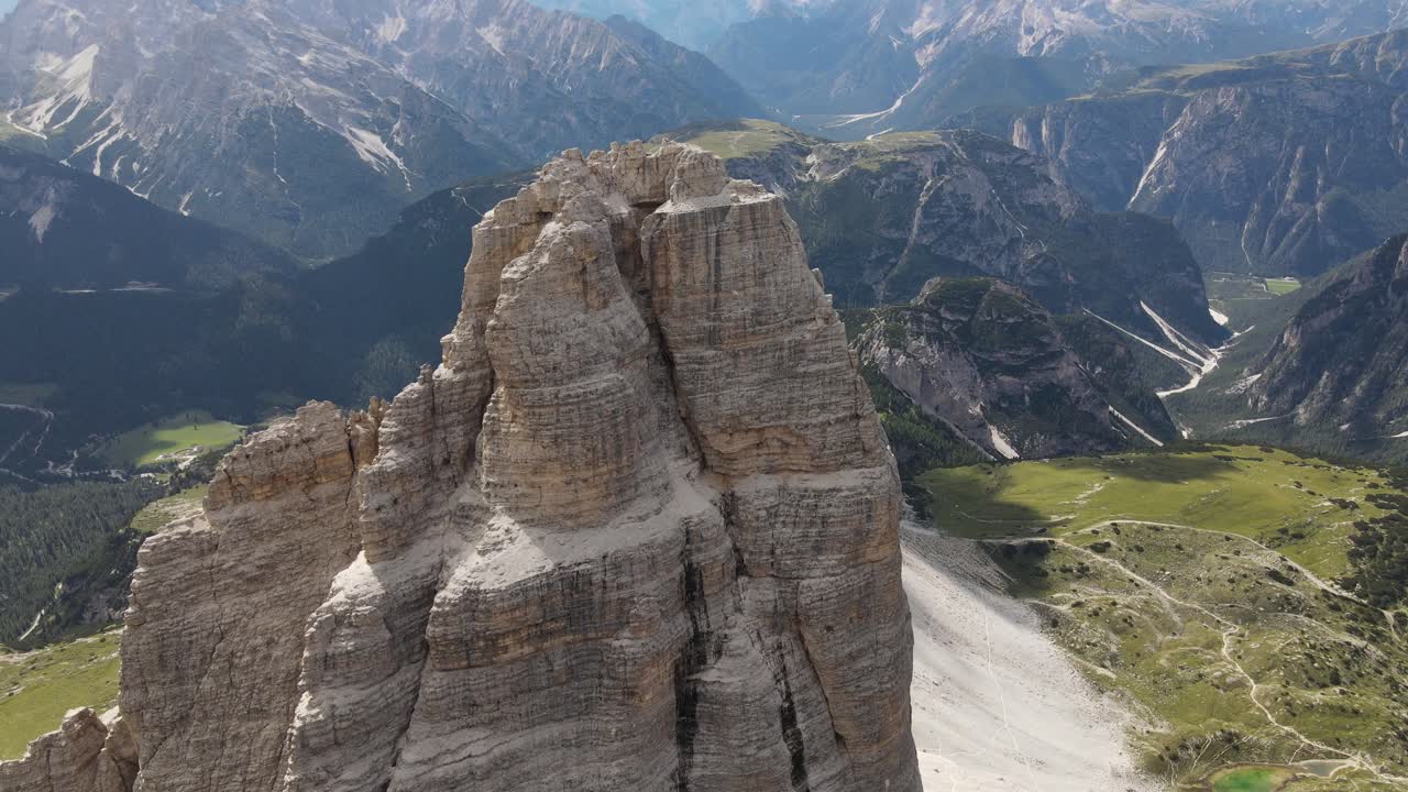 vistas aéreas de las tre cime di lavaredo