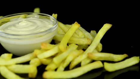 patatas fritas en un plato giratorio (con bucle sin costuras)